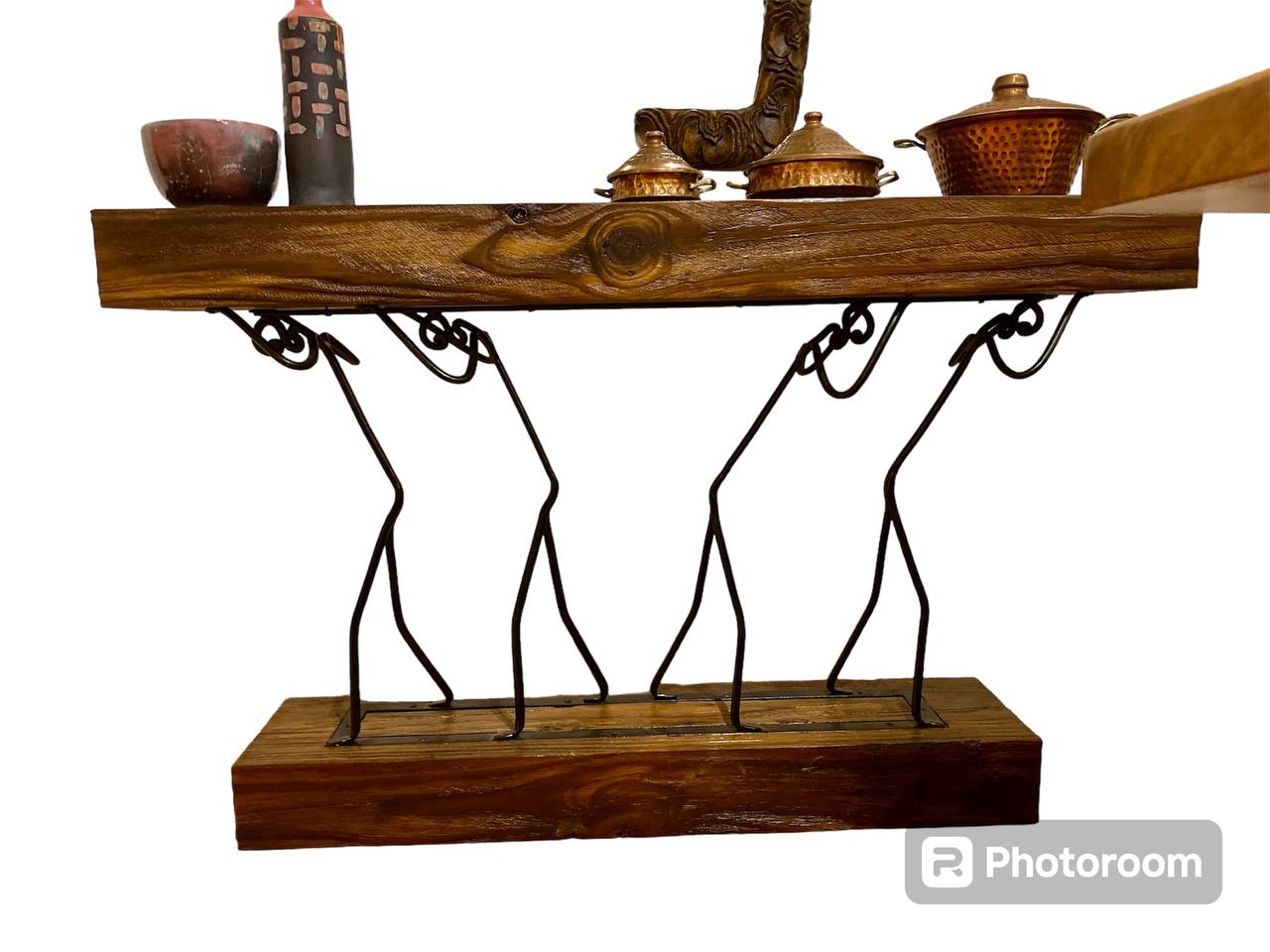 31e73689-f176-490f-bd65-2f3a373d55fc طاولة كونسول فنية بتصميم مجسمات حديدية وخشب صلب - الصورة 1