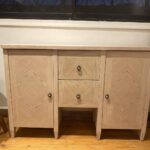 بوفيه / كونسول خشب فاتح بتطليع هندسي معين (Modern Chevron Light Wood Sideboard)