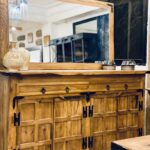 بوفيه خشبي تراثي بحشوات مربعة مع مرآة جدارية (Traditional Wooden Credenza with Mirror)