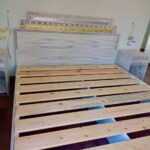 سرير خشبي مودرن بلوح رأسي محفور بنقوش هندسية قبائلية (Modern Whitewashed Bed with Tribal Carved Headboard)