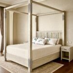 سرير مظلة خشبي مودرن بتشطيب أبيض معتق ونقوش سنبلة (Modern Whitewashed Canopy Bed with Herringbone Accents)