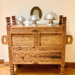 صندوق تخزين / بوفيه أثري بحفر يدوية ومقابض خشبية جدارية (Carved Antique Chest Sideboard)