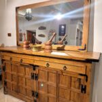 بوفيه خشبي تراثي بحشوات مربعة ومرآة جدارية عريضة (Classic Wooden Castle-Style Sideboard Set)