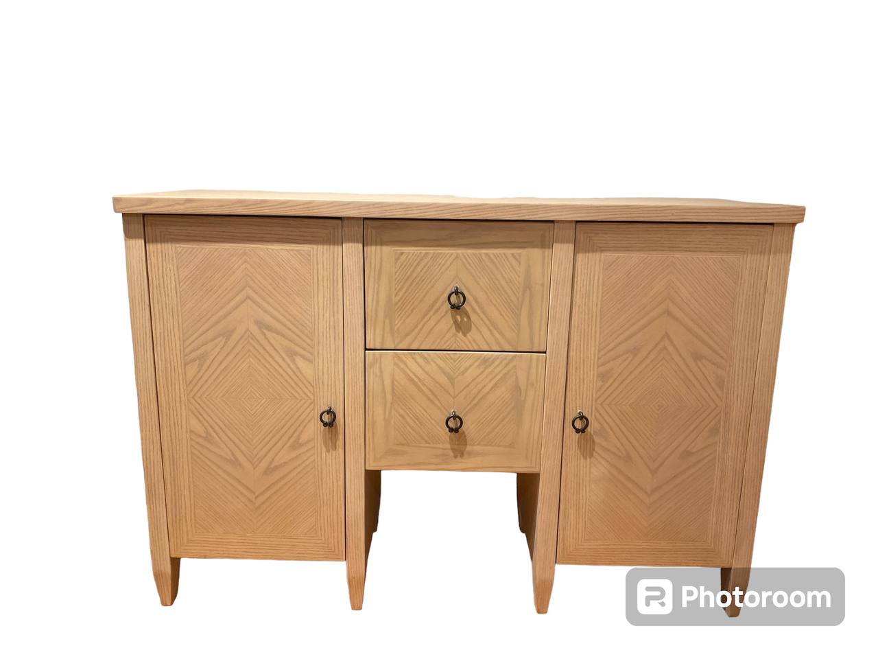 5911131217556783667 بوفيه / كونسول خشب فاتح بتطليع هندسي (Modern Light Wood Buffet) - الصورة 1