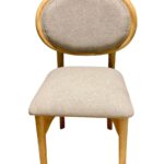 كرسي سفرة خشبي بمقعد وظهر بيضاوي مبطن (Oval Back Chair)