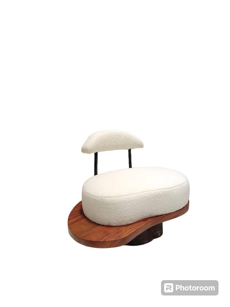 5911131217556783883 كرسي مفرد مودرن بقماش بوكلي بقاعدة خشبية (Bouclé Accent Chair) - الصورة 1