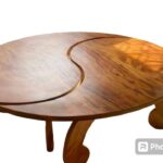 طاولة قهوة دائرية بتصميم الين واليانغ من الخشب الصلب (Yin Yang Wooden Coffee Table)