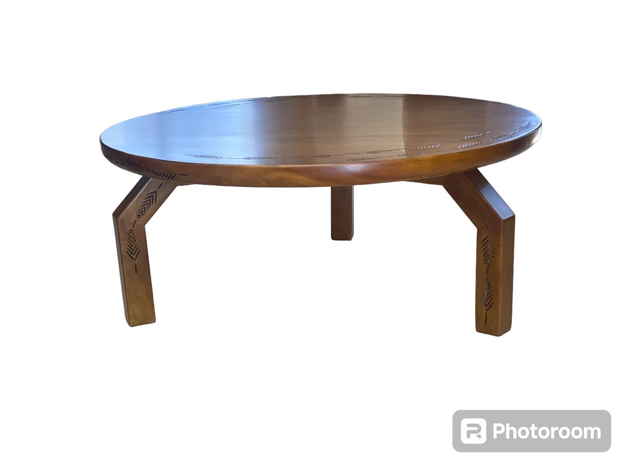 5911131217556783955 (1) طاولة قهوة دائرية من الخشب الصلب بنقوش محفورة (Engraved Wooden Coffee Table) - الصورة 1