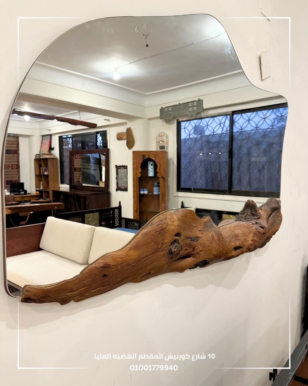 FB_IMG_1774541230732 مرآة حائط بدون إطار بمسند جذع خشبي نحتي (Frameless Mirror with Organic Root Accent) - الصورة 1