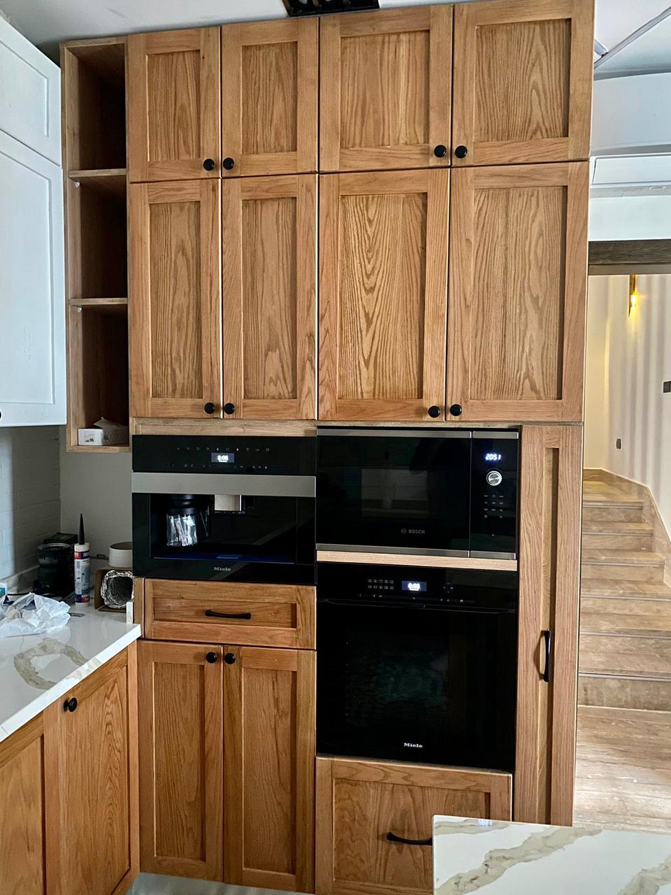 WhatsApp Image 2026-05-03 at 8.02.05 PM (1) جزيرة مطبخ متكاملة مع برج الأجهزة المدمجة (Kitchen Island & Built-in Appliance Tower Set) - الصورة 1