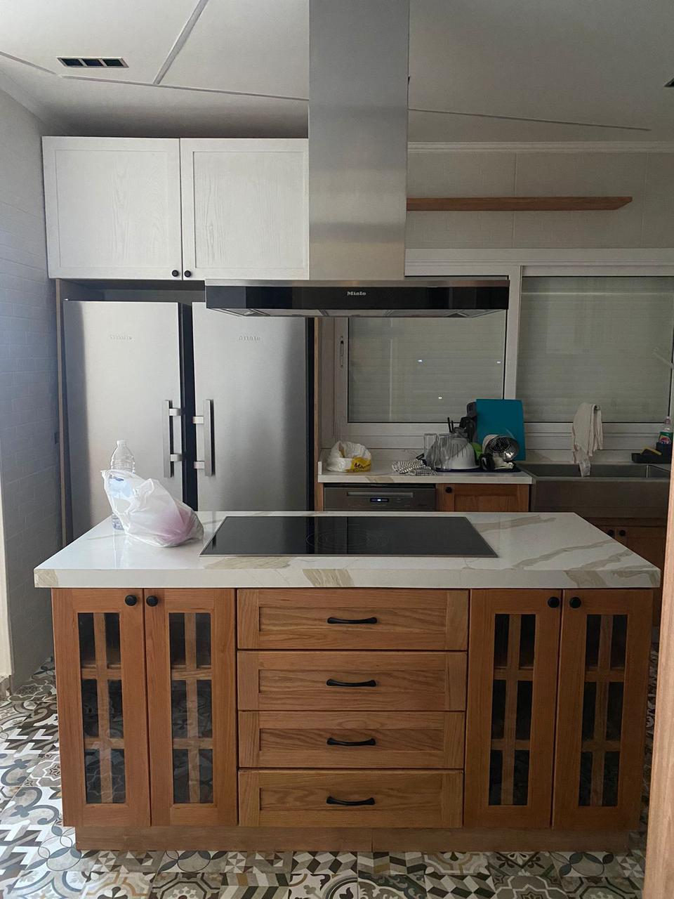 WhatsApp Image 2026-05-03 at 8.02.06 PM (2) (1) طقم ثلاجة ومجلس مطبخ كلاسيكي معاصر (Modern Classic Refrigerator & Coffee Cabinet Unit) - الصورة 1