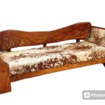 كنبة خشبيّة ريفية بفرش جلد طبيعي (Cowhide)